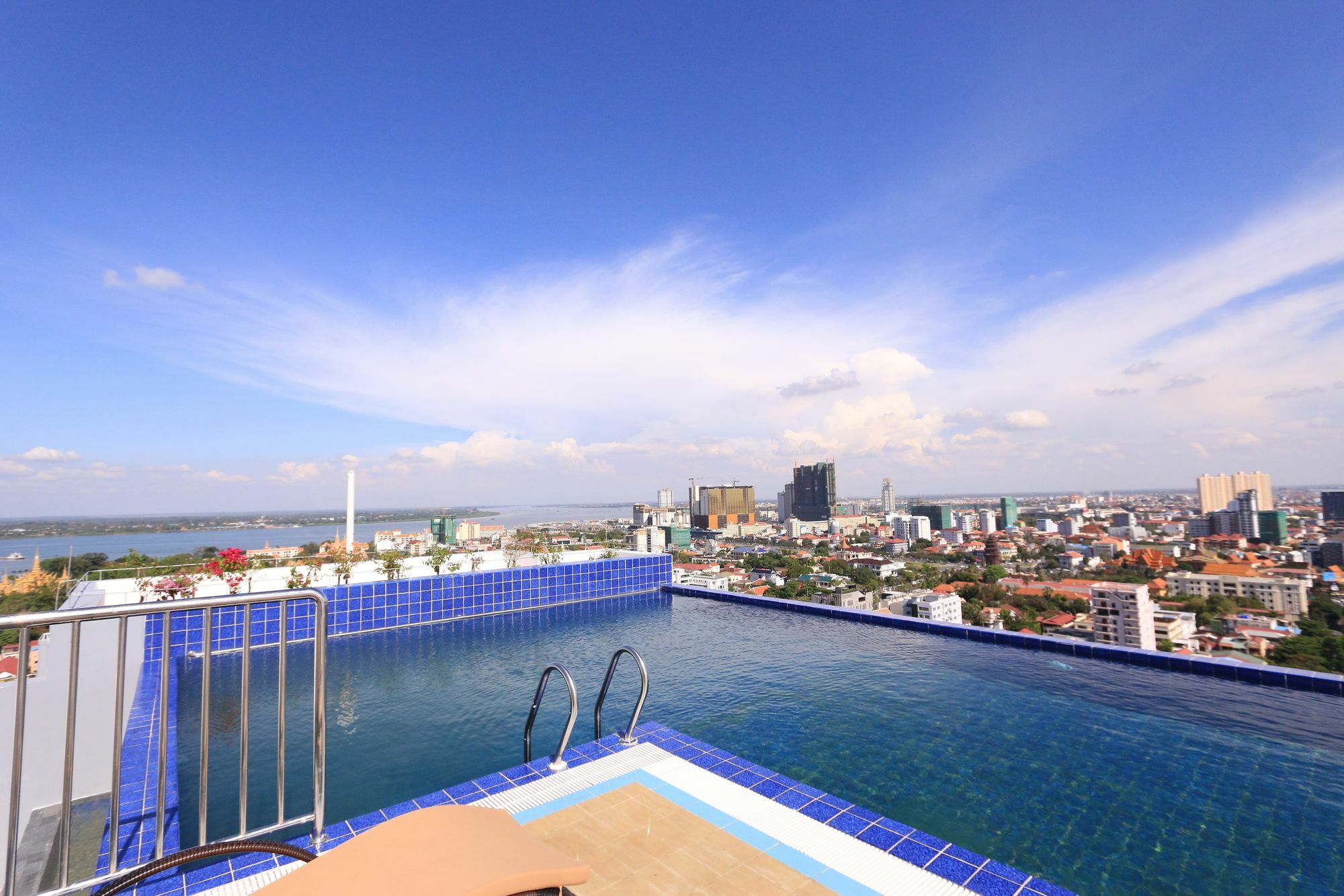 Eastland Hotel & Apartment Πνομ Πενχ Εξωτερικό φωτογραφία