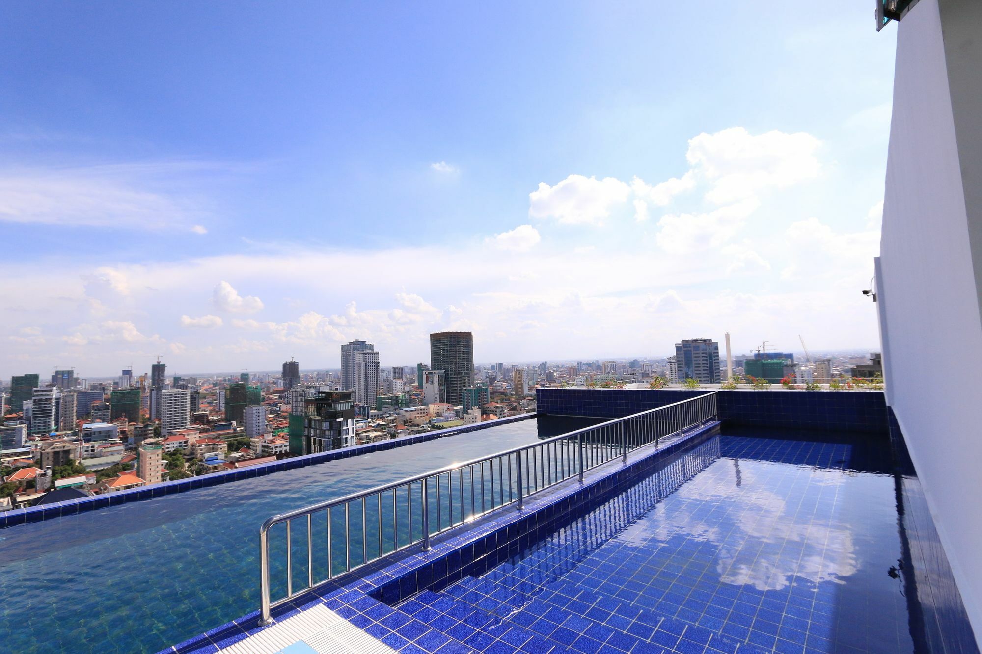 Eastland Hotel & Apartment Πνομ Πενχ Εξωτερικό φωτογραφία