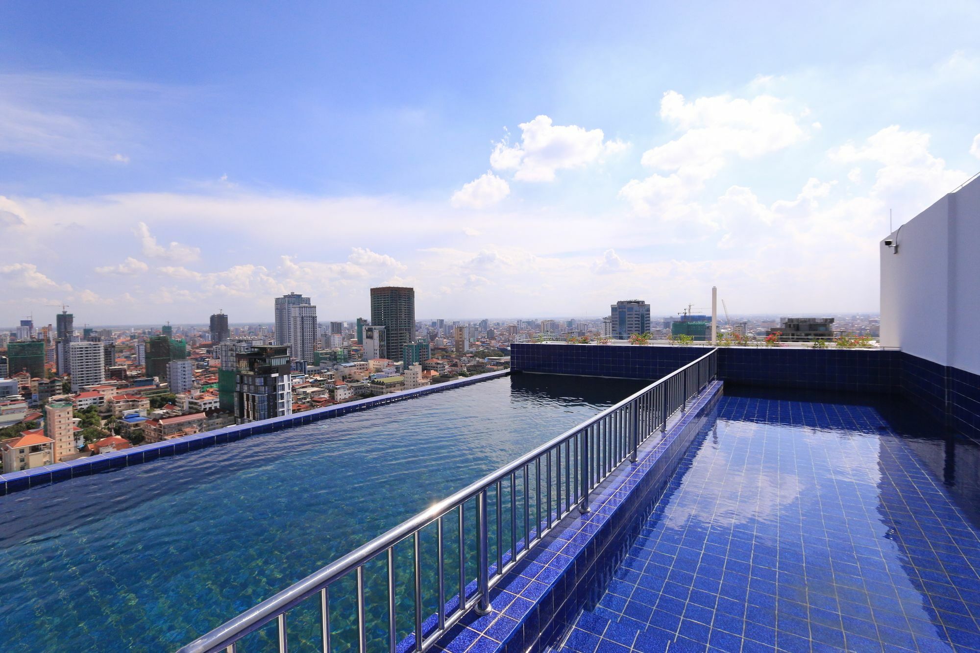 Eastland Hotel & Apartment Πνομ Πενχ Εξωτερικό φωτογραφία